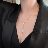 Nina | Long V-shaped sexy necklace